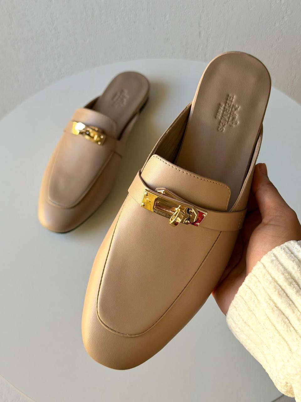 e6cc2c61-9851-4117-95a5-1f3a8e7622c4 Hermès Oz mules - الصورة 1